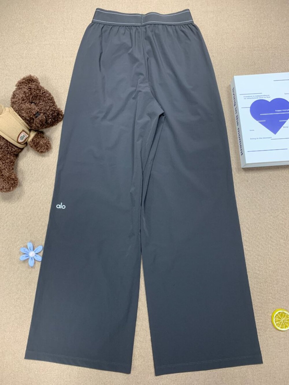 🦝ALO Yoga Dark Gray Suit Up Trouser🤳NWT Work Casual 30" Inseam - Picture 8 of 10